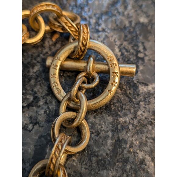 VTG Signed DKNY Donna Karan New York Brushed Gold Tone Rolo Link Toggle Necklace - Picture 8 of 11